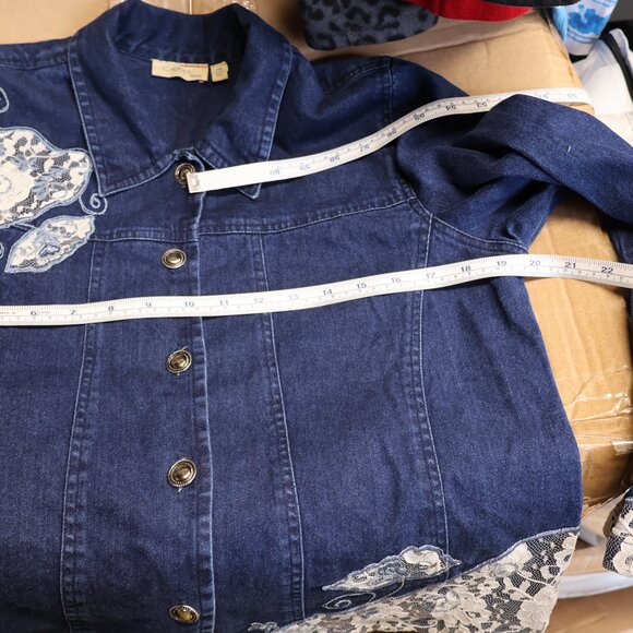 Choices Stunning Denim Jacket with Lace Applique accents Size Petite Medium - Picture 16 of 16
